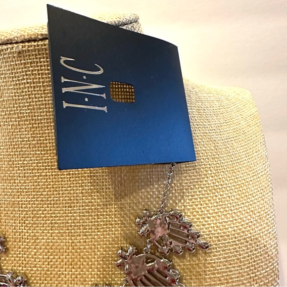 NWT INC Statement Necklace WOW - 7 clusters clear rhinestones & crystals, silver - Picture 14 of 14